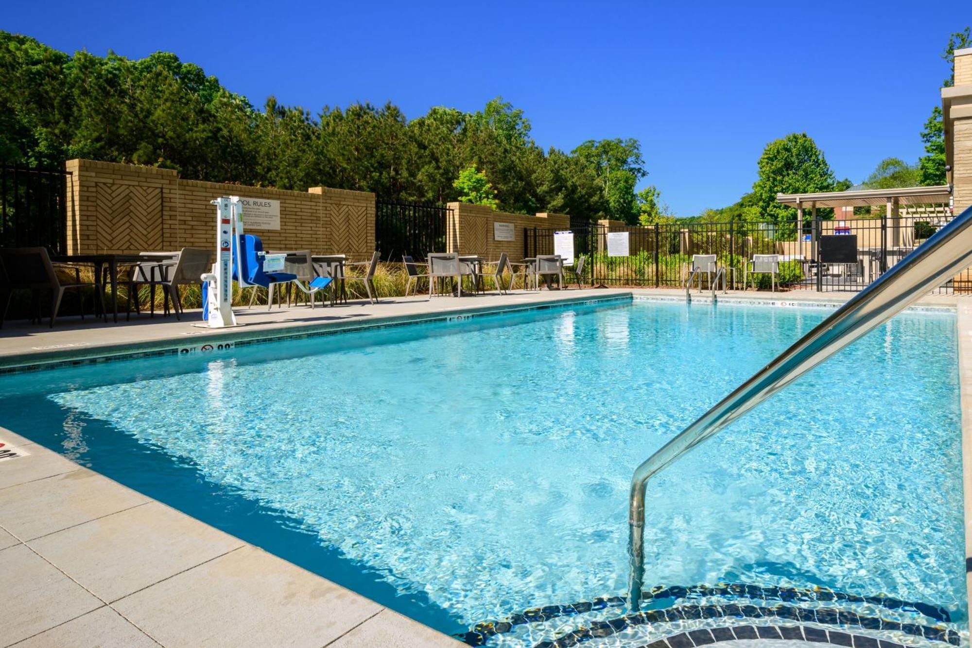 Courtyard By Marriott Raleigh Cary Crossroads 호텔 외부 사진