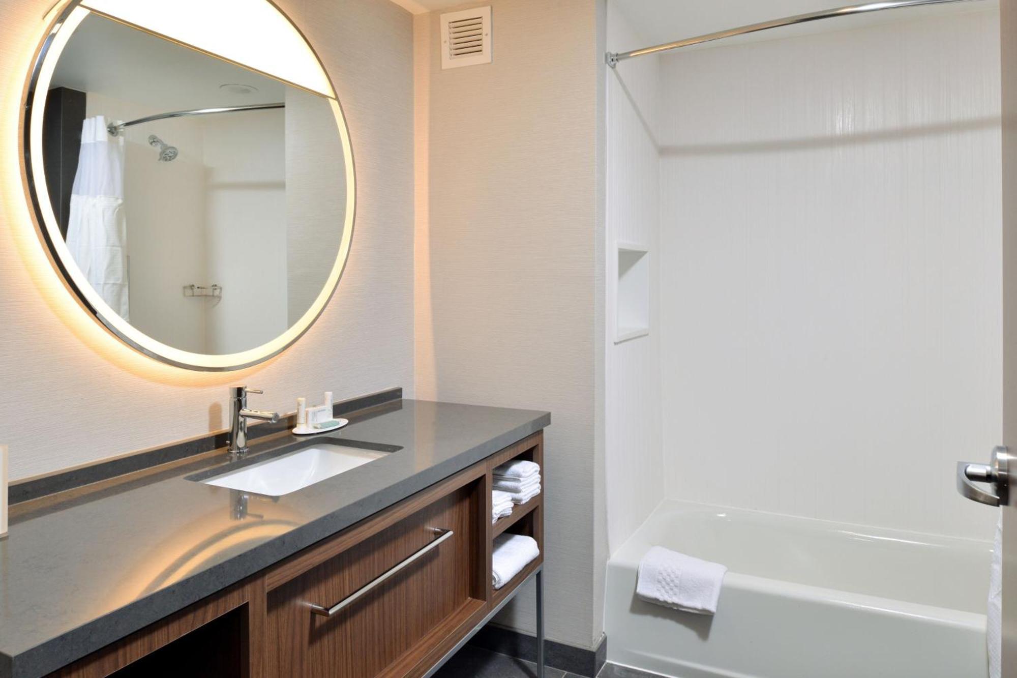 Courtyard By Marriott Raleigh Cary Crossroads 호텔 외부 사진