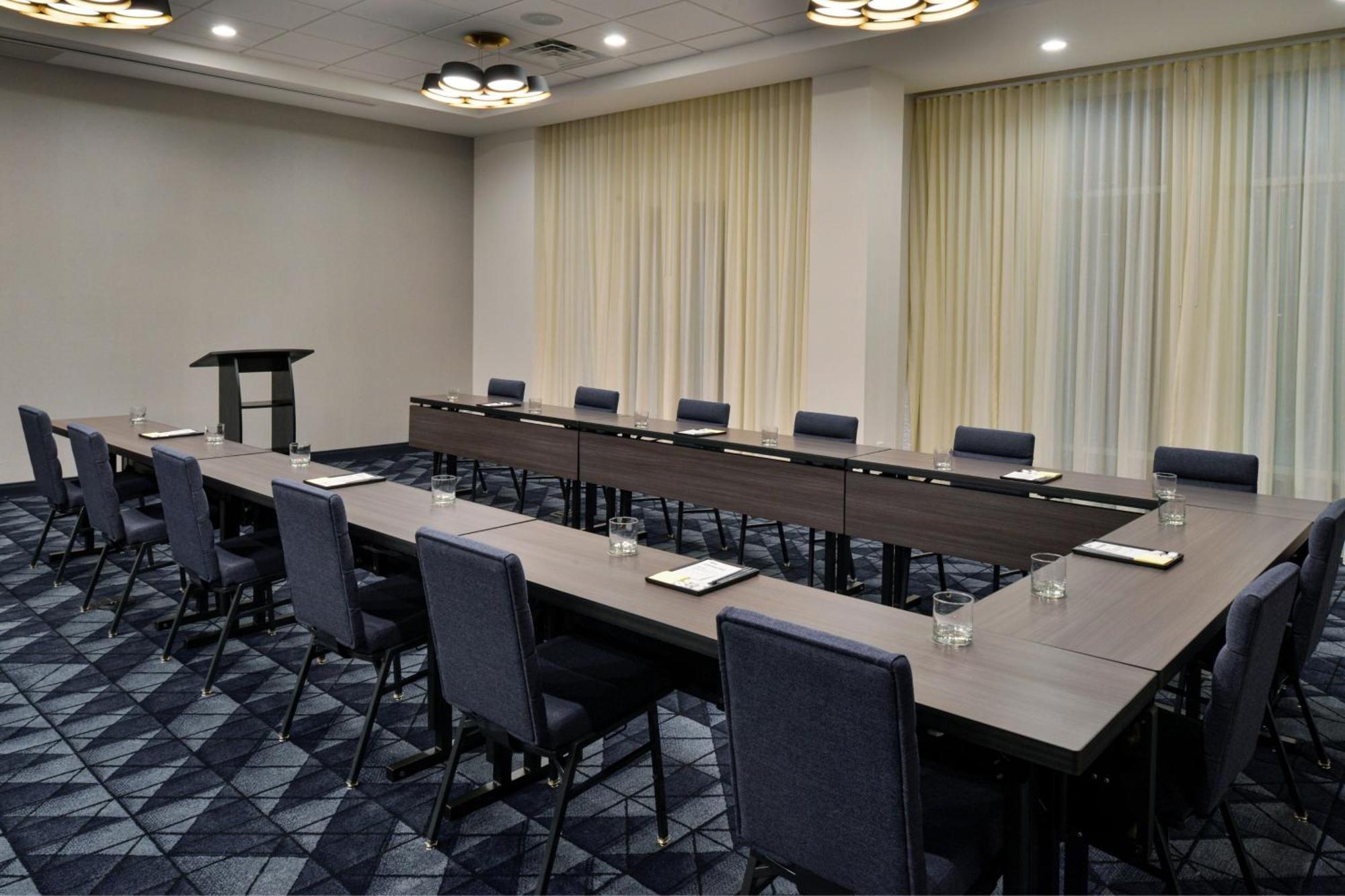 Courtyard By Marriott Raleigh Cary Crossroads 호텔 외부 사진